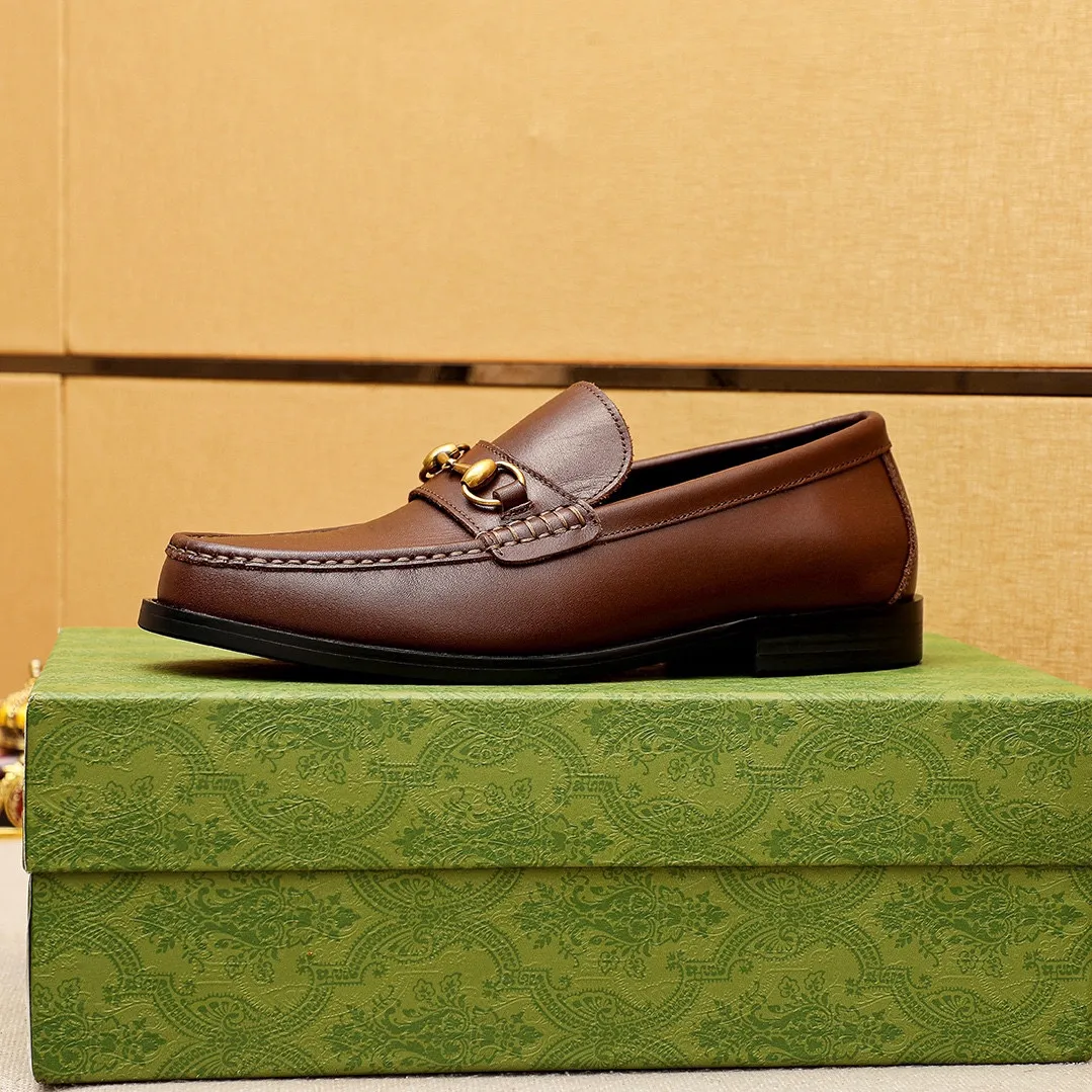 Men's shoes 💰460 💐 Product trademark: GUCCI "Gucci" casual leather shoes Regular size: 38-44 (45🉑️customized) Product materials: Selected imported first-layer calfskin upper + luxury hardware buckle, imported water-dyed cowhide leather lining. Strong three-dimensional visual effect, original combination outsole Color: 3⃣️colors available